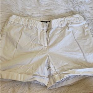 White shorts with cuffed detail